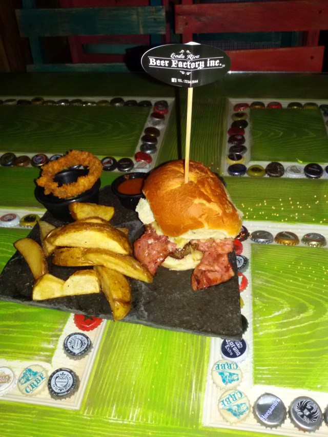 hamburguesa texana en beer factory inc.